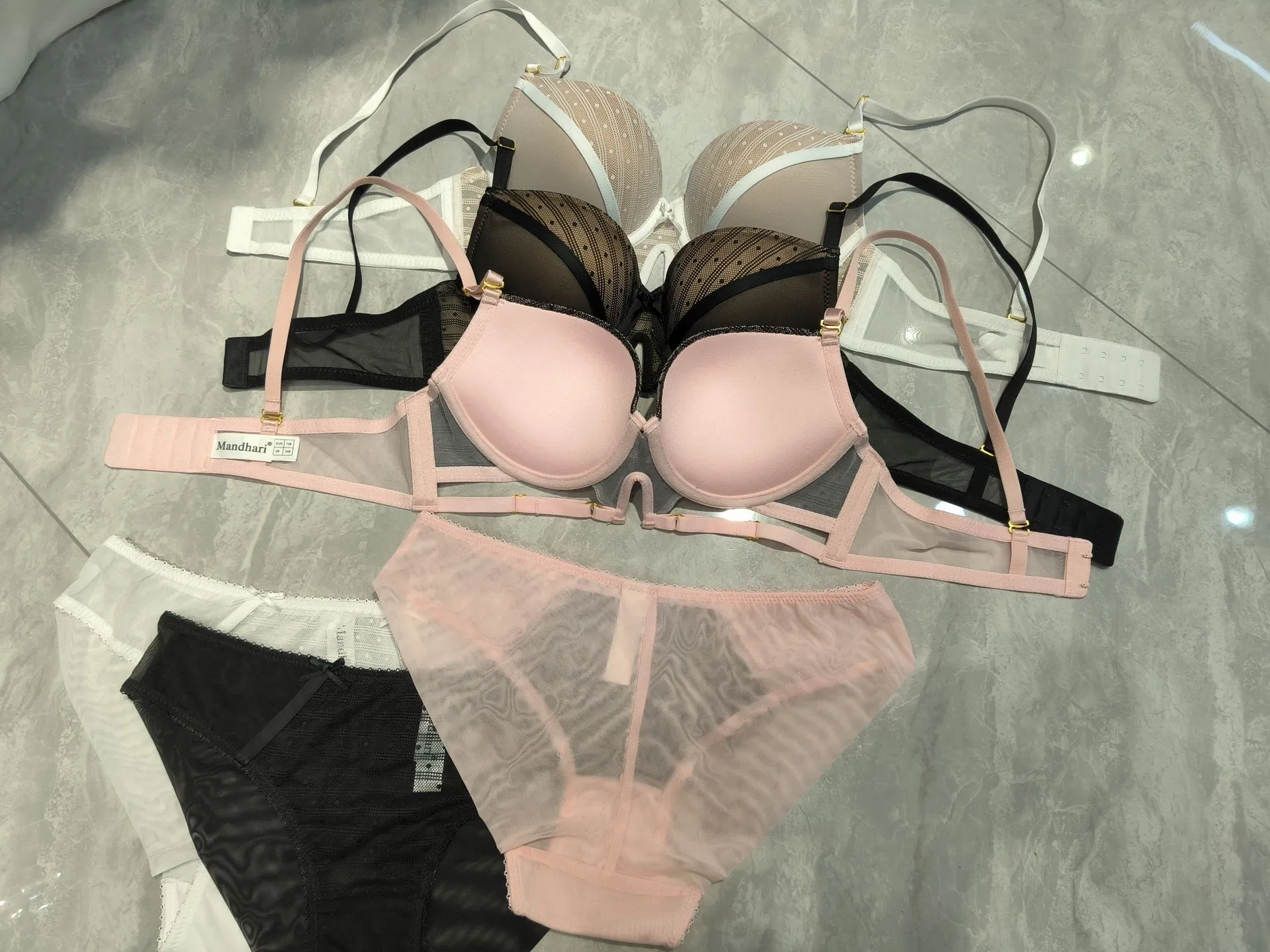 2025 New Sexy French Underwear Ultra-Thin Set Lace for Women Bra Wholesale Lingerie