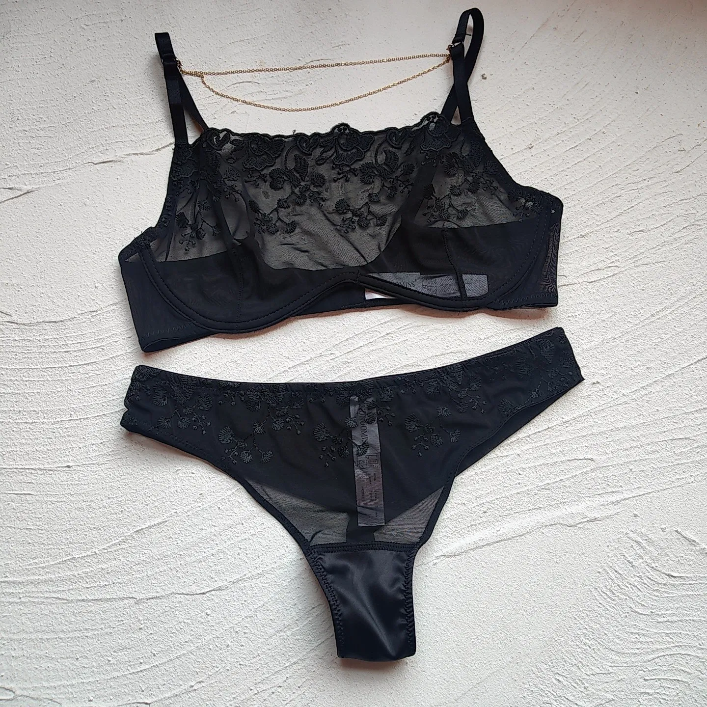 Sexy New French Ultra-Thin Embroidered Lace Bra Underwear Set Lingerie