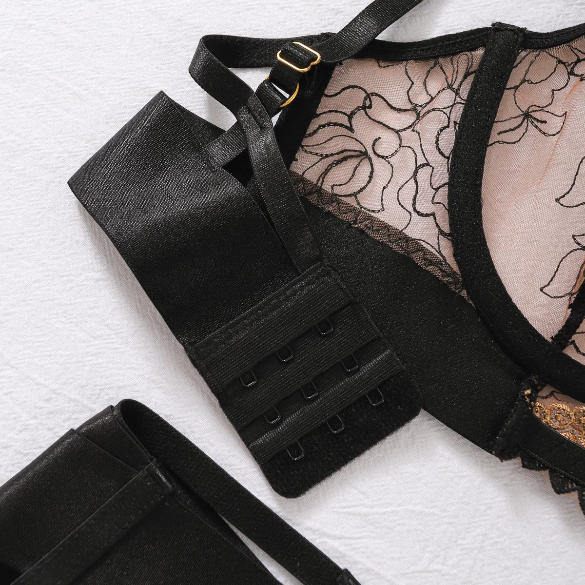 Wholesale Embroidery See-Through Mesh Underwear Set for Woman Sexy Hollow out Lingerie