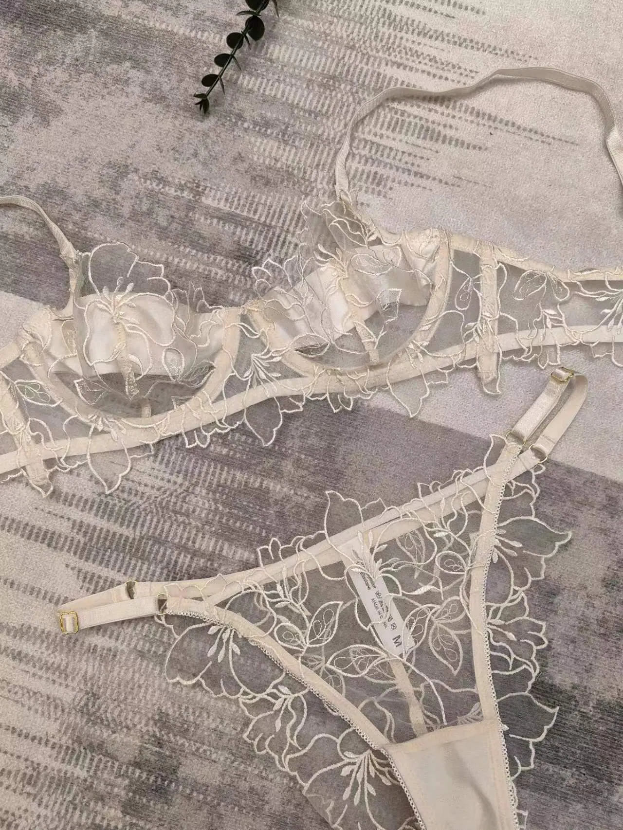 2025 Wholesale Romantic for Women French Ultra-Thin Set Embroidered Lace Sexy Bra Lingerie