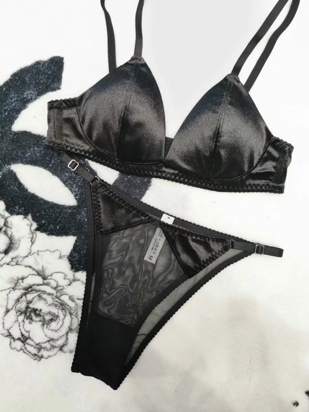 Hot Sell Underwear for Women Soft Bra Wholesale French Thin Velvet Triangular Cup Ultra-Thin Romantic Set Sexy Lingerie