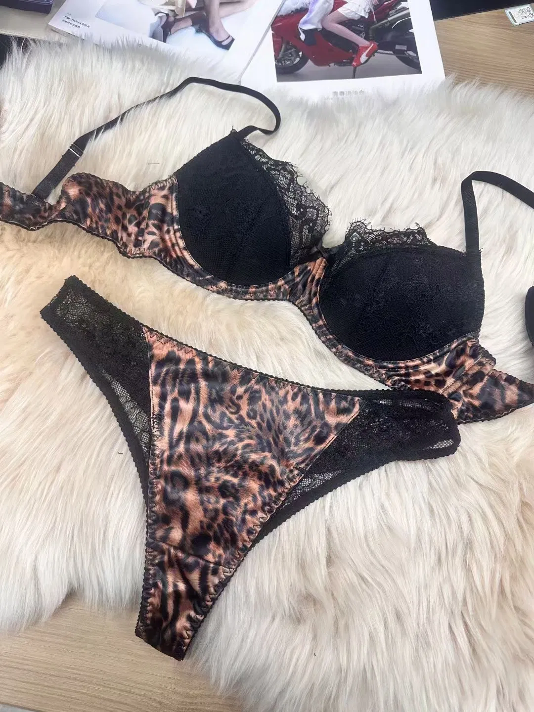 2025 Wholesale Cotton Leopard Print Lace Romantic Anti-Sagging Breathable Women Soft Bra Ultra-Thin Set Sexy Underwear Lingerie
