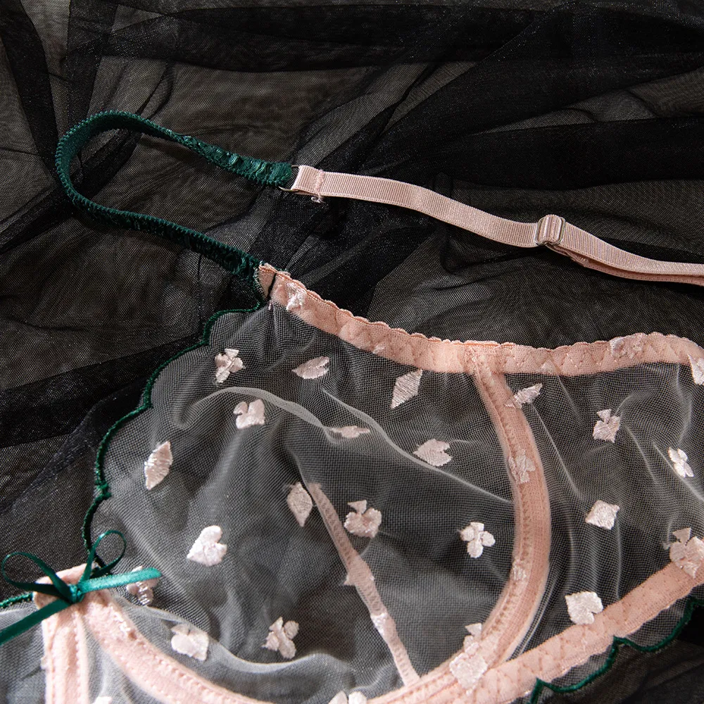 Wholesale Contrast Color Thin Woman Bra Set Sexy Transparent Mesh Thin Woman Lingerie