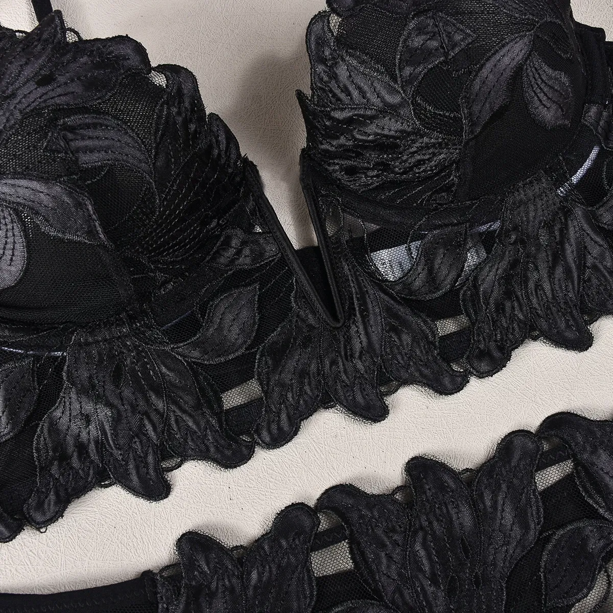 Wholesale French Deep V Embroidery Patchwork Mesh Lace Ultra-Thin Bra Set Underwear Sexy Lingerie