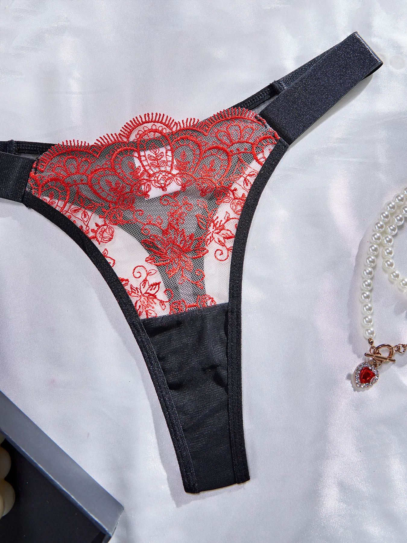 Sexy Luxury See-Through Bra Panty Sets New Fashion Embroidery Eyelash Lace Lingerie
