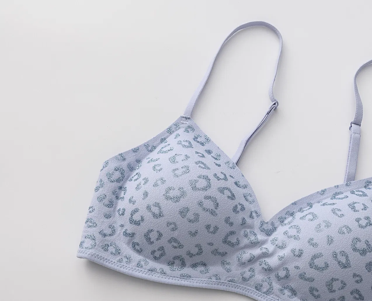 New Wholesale French Anti-Sagging Breathable Deep V-Neck Gathering for Women Soft Bra Ultra-Thin Set Sexy Underwear Lingerie
