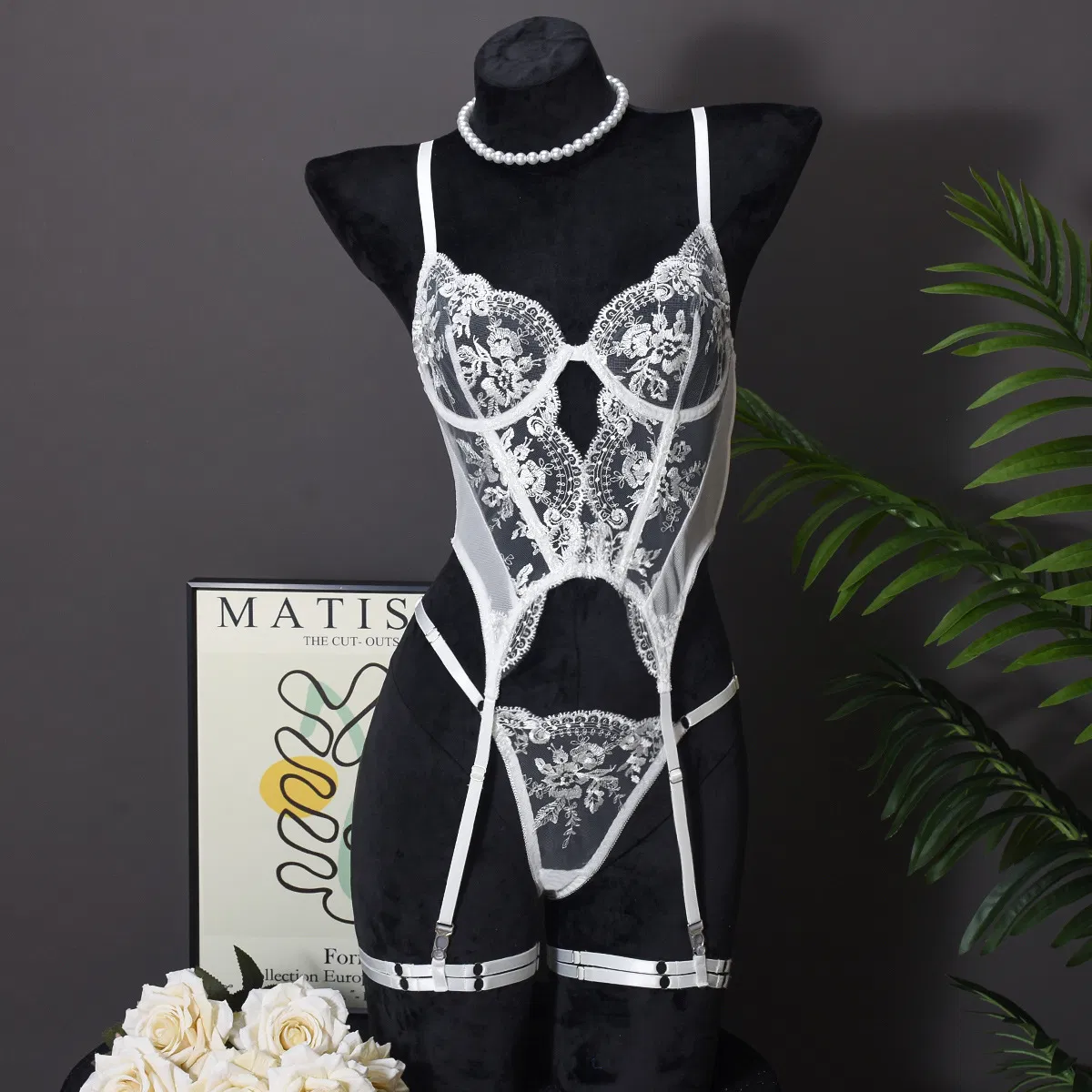 Sexy Solid Color Transparent Mesh Underwear Set for Woman Wholesale Embroidery Lace Lingerie