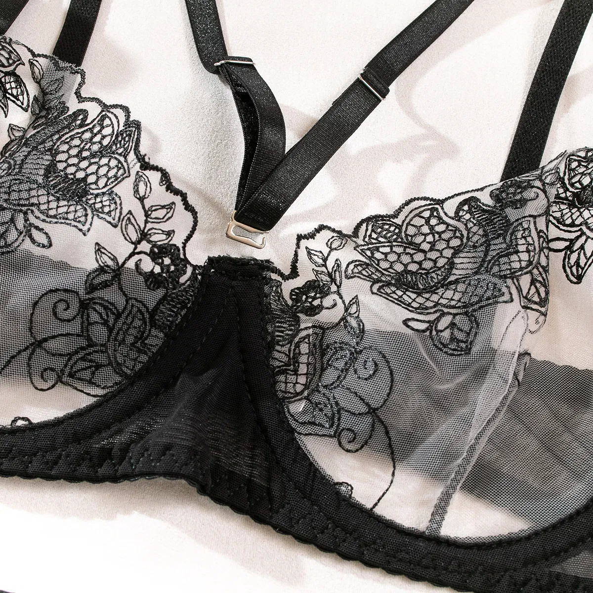 Wholesale Floral Embroidery See-Through Women Bra Set Sexy Necklace Metal Chain Lingerie