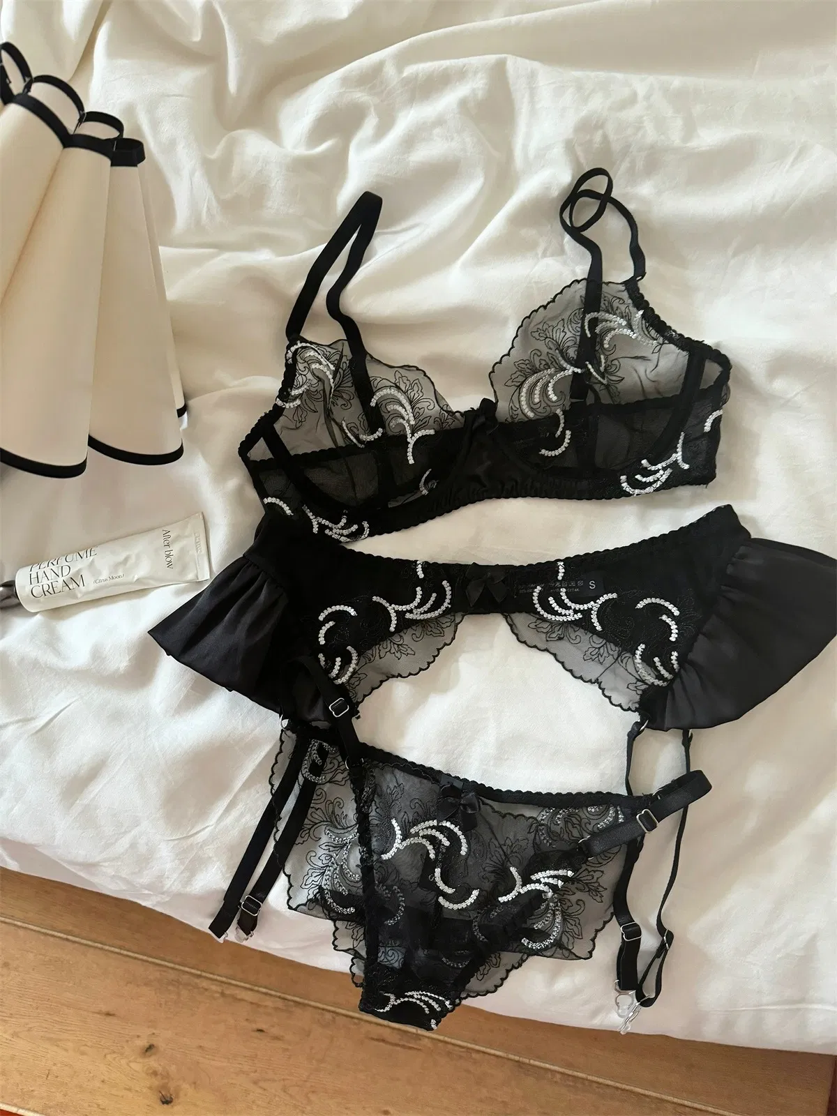 Hot Sell Romantic Ultra-Thin Transparent Underwear Embroidered Lace Bra Three-Piece Set Lingerie