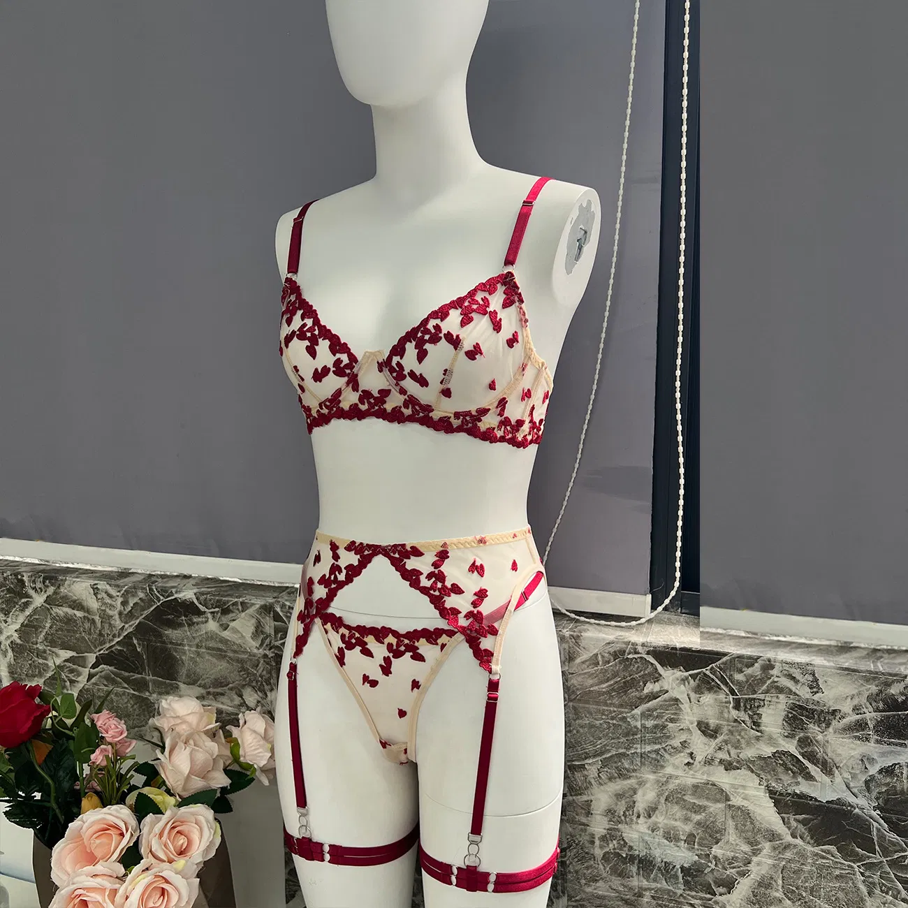 Wholesale Heart-Shaped Embroidery Woman Underwear Set New Erotic Transparent Lingerie