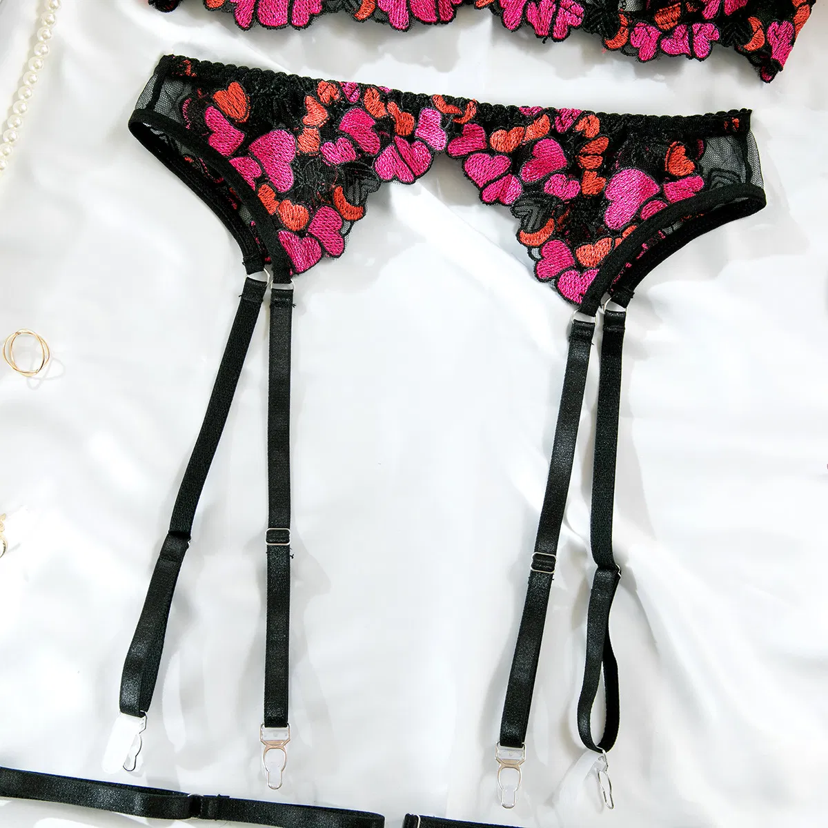 Sexy High Quality Heart-Shaped Embroidery Lace Bra Thong Set Hot Sell Garter Belt Woman Lingerie