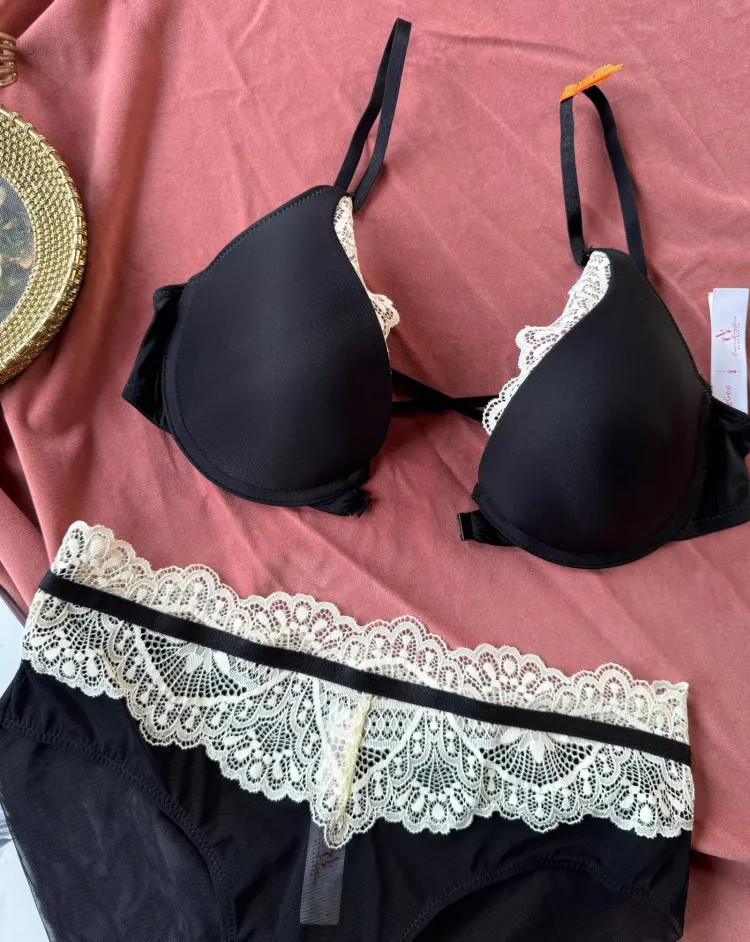 Hot Sell Sexy Lace Trim Sexy Breathable Bra Set Deep V Gathered Women Front Button Lingerie