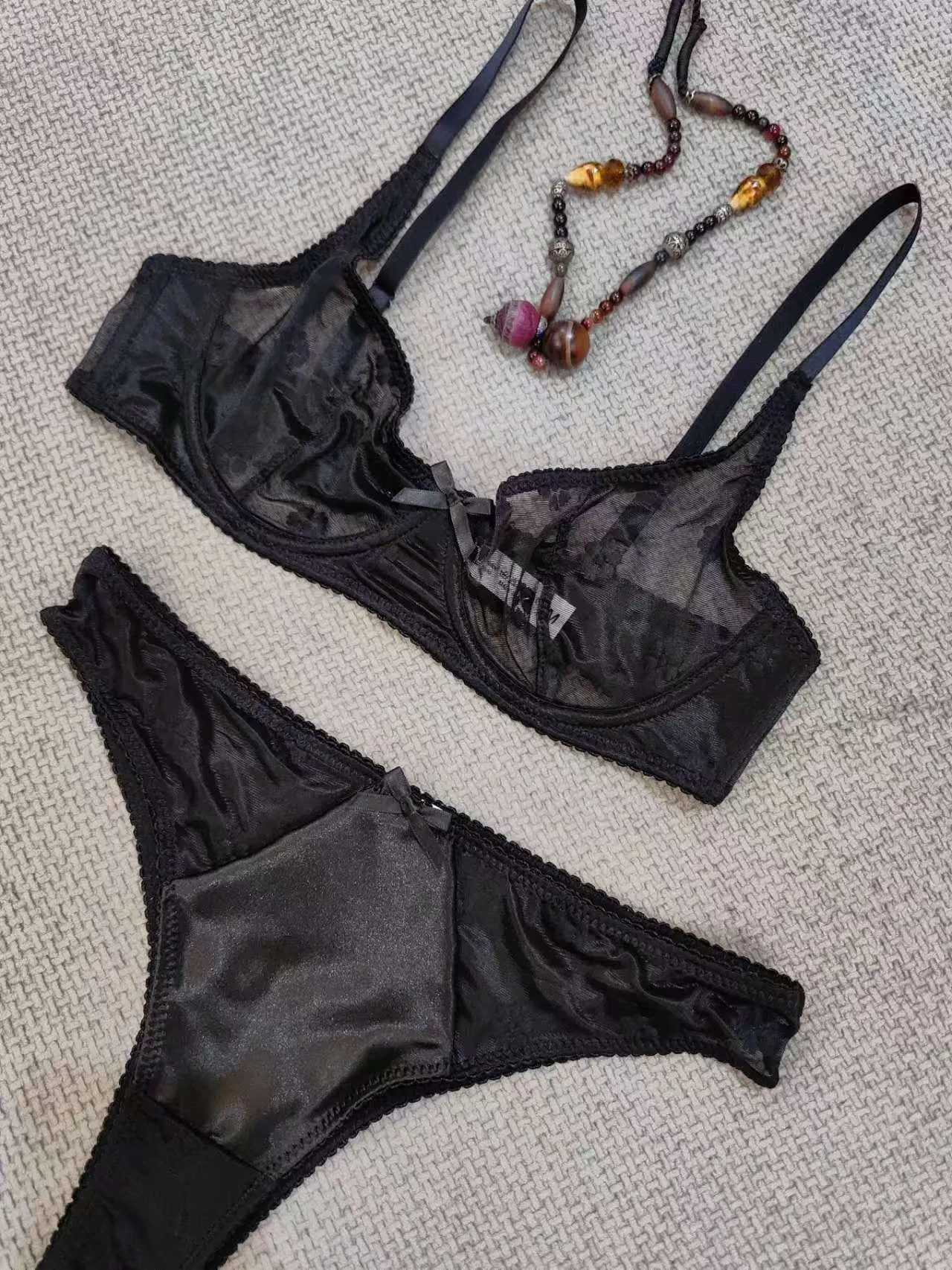 Hot Sell French Flocking Embroidery Lace Ultra-Thin Romantic Seduction for Women Soft Sexy Underwear Bra Set Lingerie
