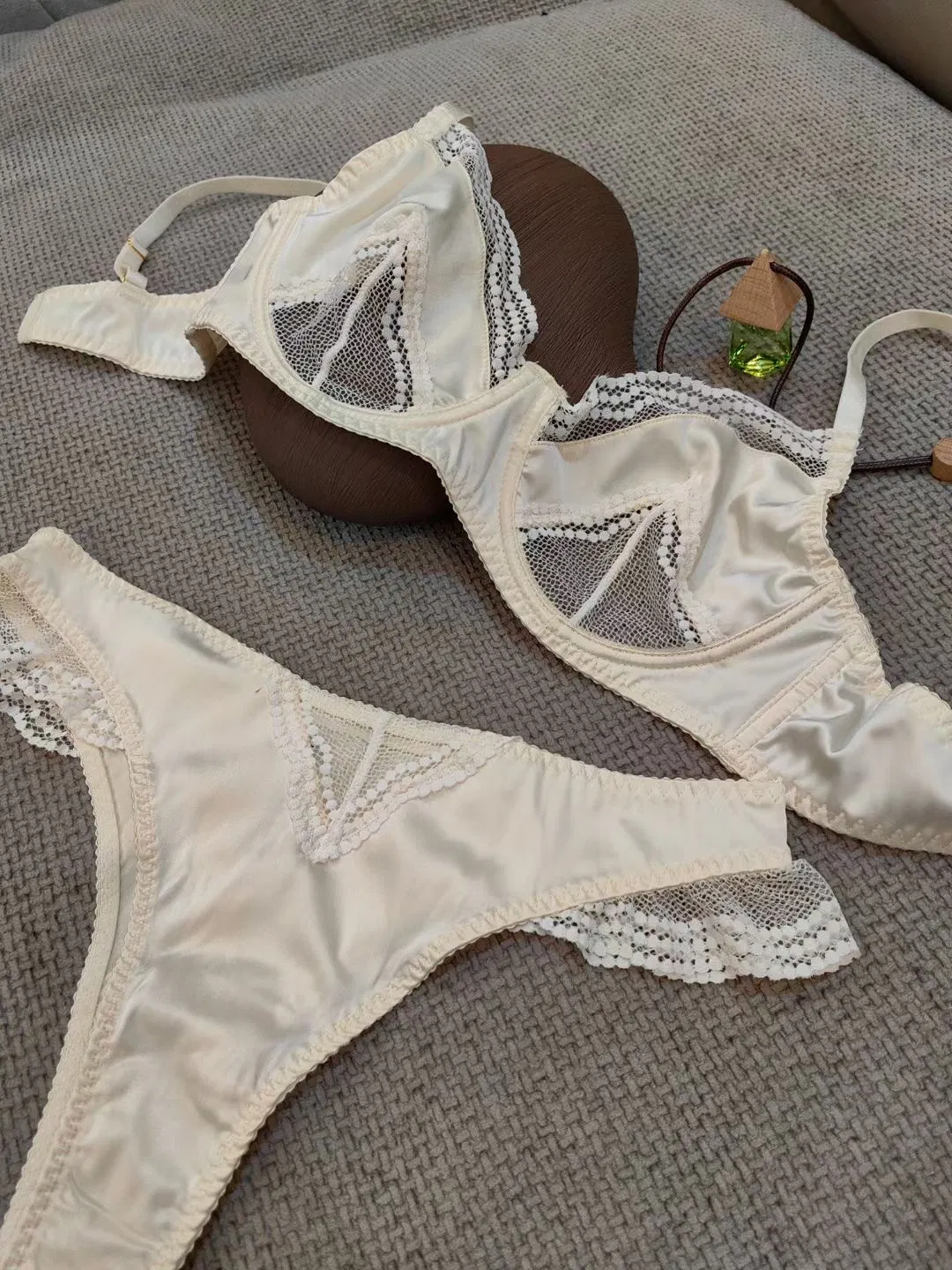New Style Satin Patchwork Sexy Bra Underwear Ultra-Thin Set for Women French Lace Lingerie