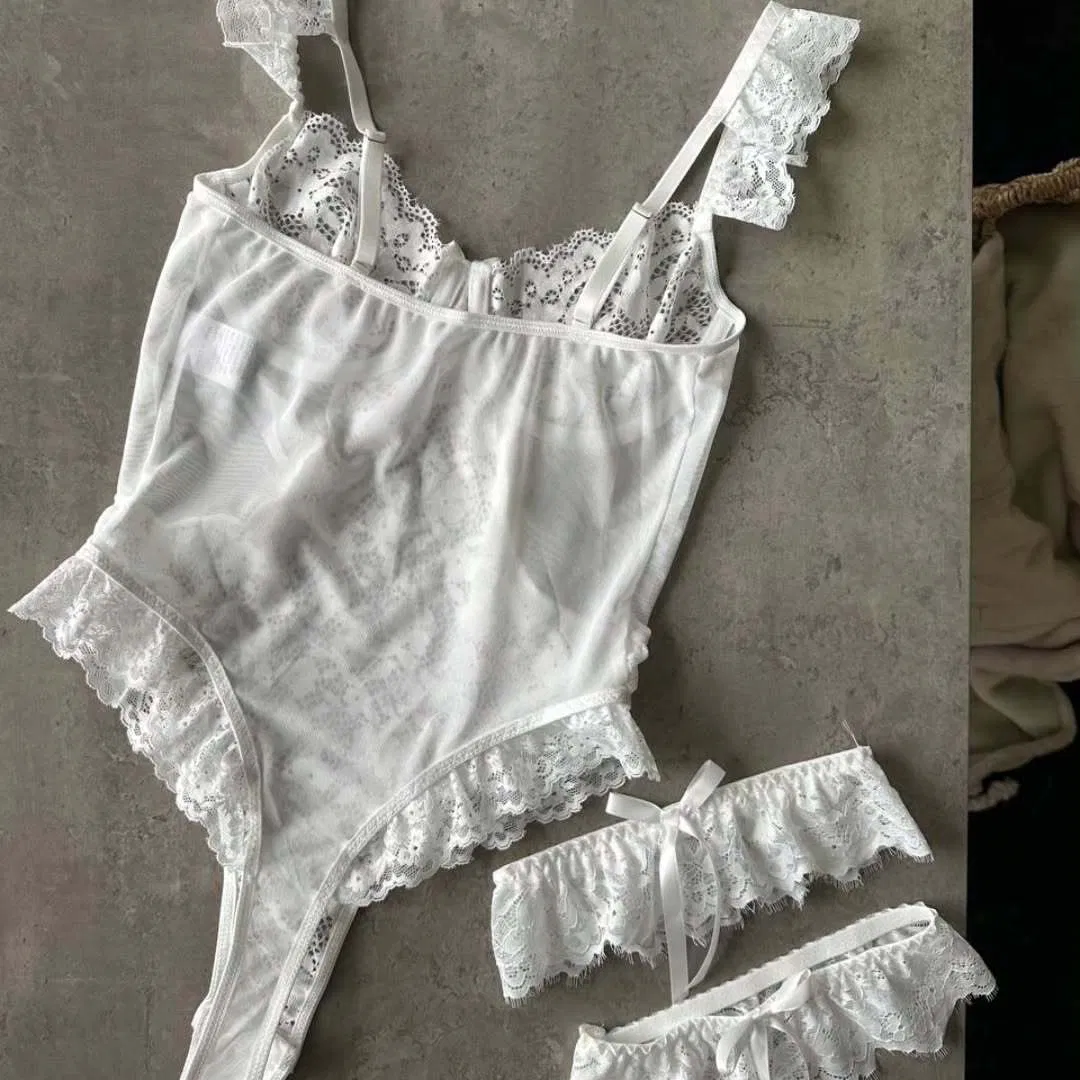 Sexy Breathable Transparent Mesh Underwear Set Wholesale Embroidery Lace Woman Lingerie