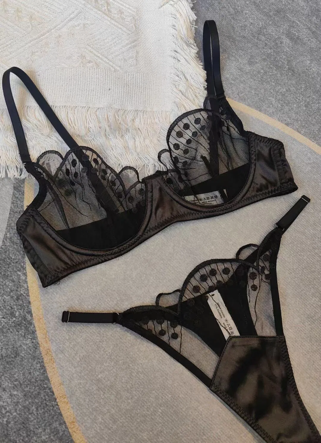 Sexy for Women French Ultra-Thin Embroidered Undeawear Lace Bra Set Wholesale Lingerie