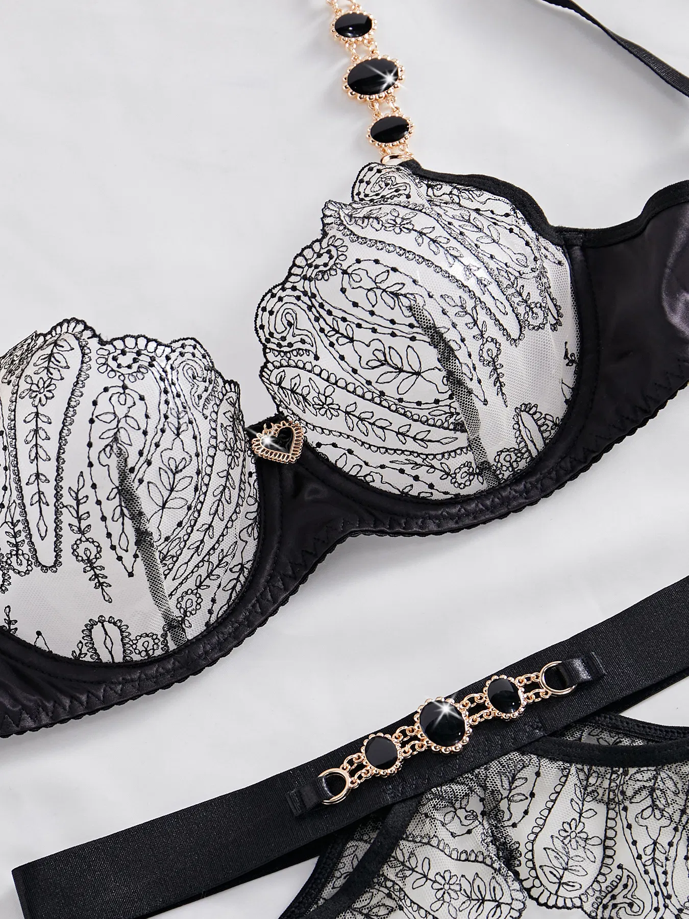New Arrival Erotic Embroidered Lace Bra Set Sexy See-Through Woman Lingerie