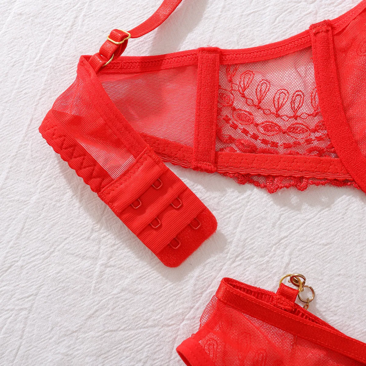 Wholesale Embroidery Lace Underwear Set for Woman Sexy Solid Color Chain Lingerie