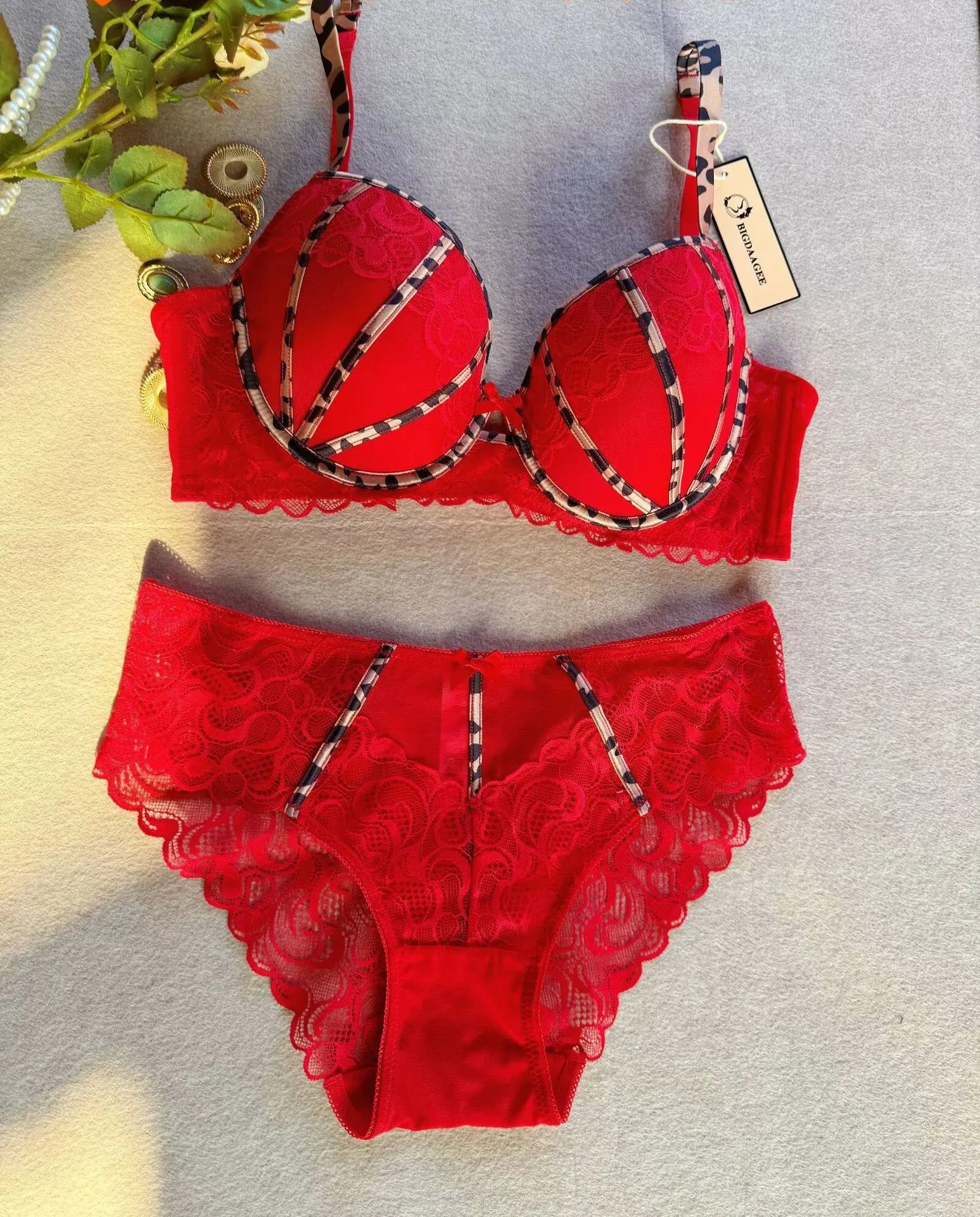 2025 New Breathable Thin Leopard Print Contrasting Color Lace Trim Gathering for Women Soft Bra Set Sexy Underwear Lingerie