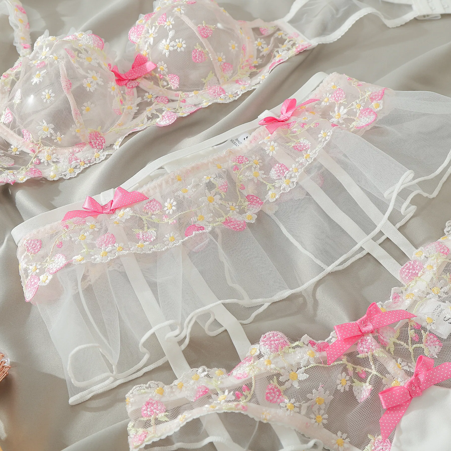 Wholesale See-Through Underwear Set for Woman Sexy Embroidery Lace Bow Tie Lingerie