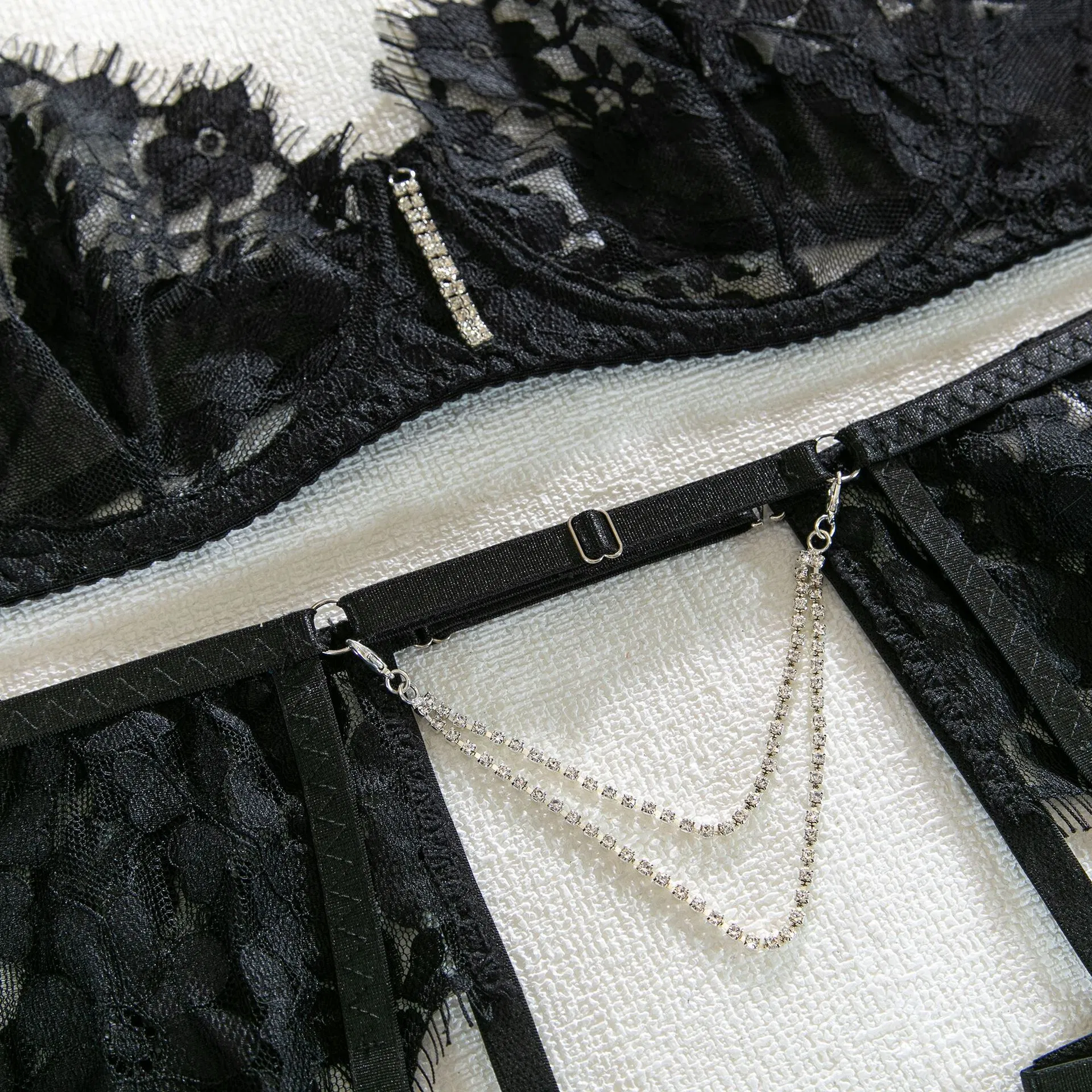 Sexy Erotic Underwear Set with Diamond Necklace Wholesale Embroidered Eyelash Lace Lingerie