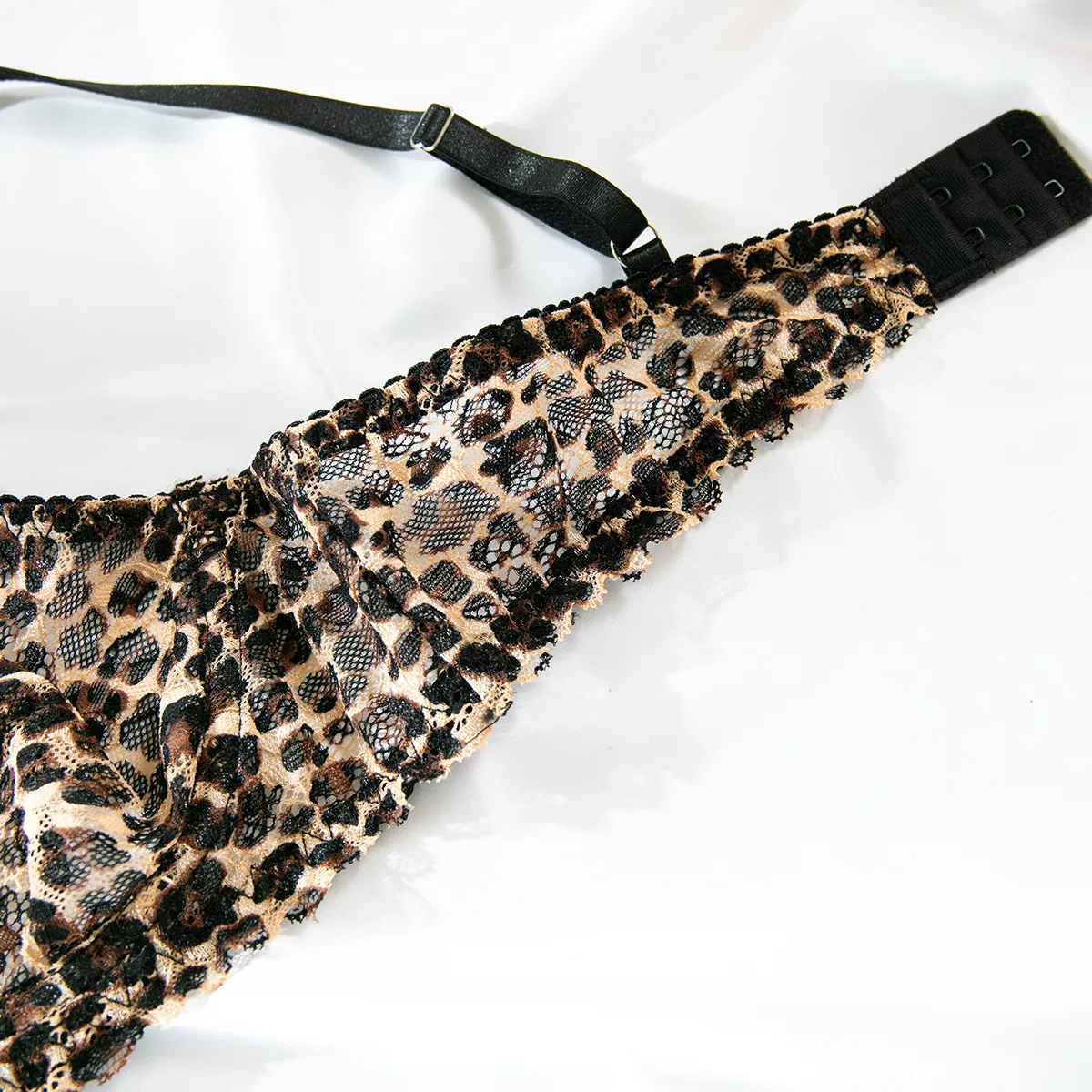 Wholesale Leopard Printed See-Through Mesh Underwear Set Sexy V Neck Lingerie Set