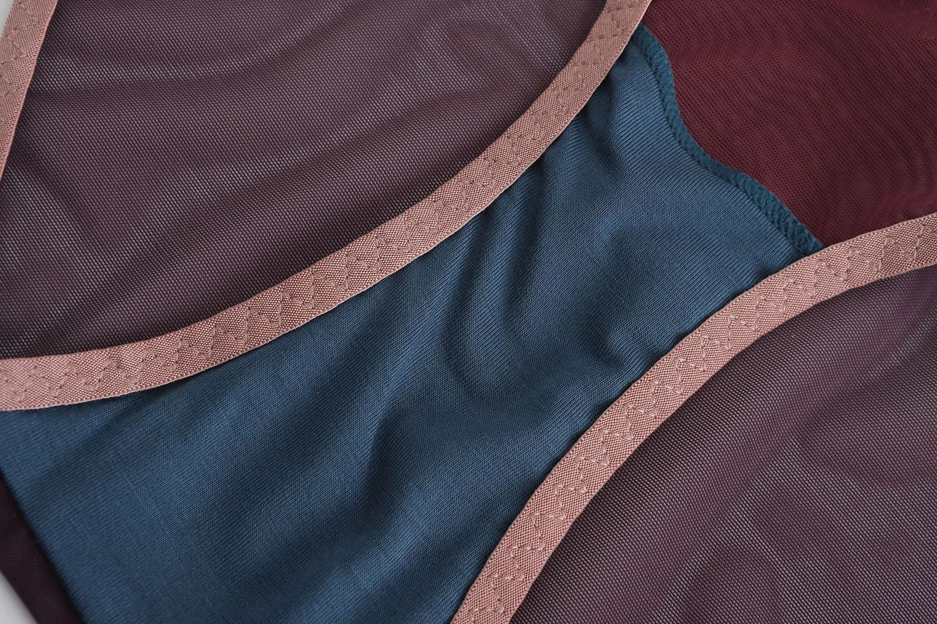 New Style Wholesale French Breathable Deep V Mesh Spliced Ultra-Thin Luxury for Women Soft Sexy Underwear Bra Set Lingerie