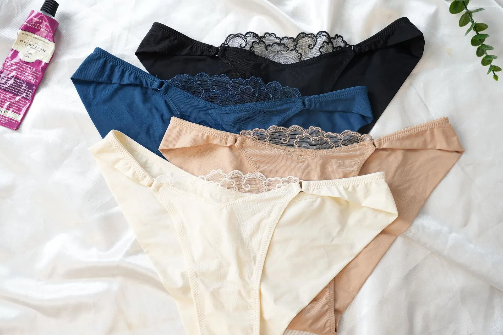 Wholesale Romantic for Women Soft Solid Color French Embroidery Lace Trim Sexy Breathable Ultra-Thin Bra Set Underwear Lingerie