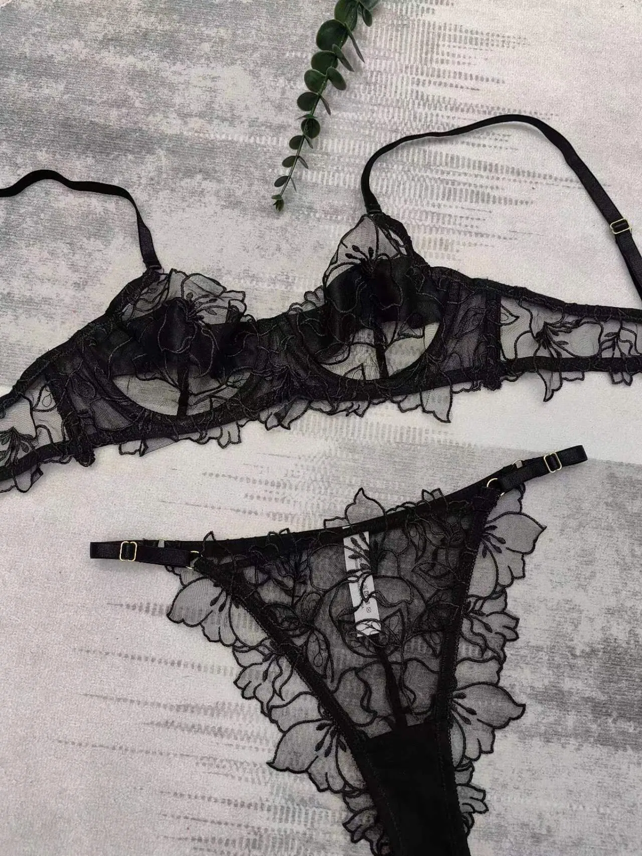 2025 Wholesale Romantic for Women French Ultra-Thin Set Embroidered Lace Sexy Bra Lingerie