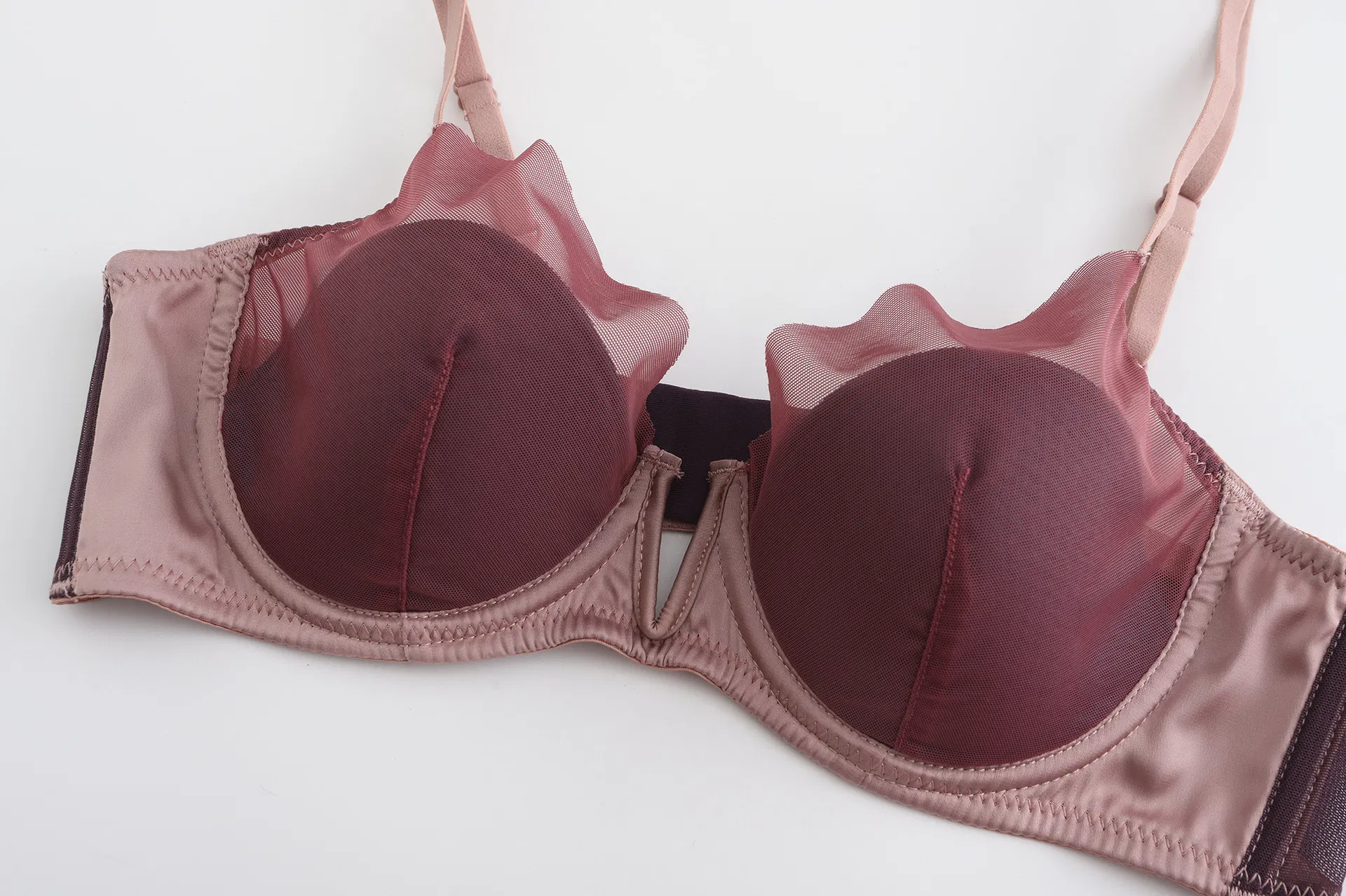 New Style Wholesale French Breathable Deep V Mesh Spliced Ultra-Thin Luxury for Women Soft Sexy Underwear Bra Set Lingerie
