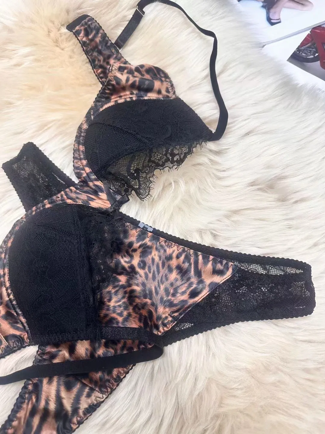 2025 Wholesale Cotton Leopard Print Lace Romantic Anti-Sagging Breathable Women Soft Bra Ultra-Thin Set Sexy Underwear Lingerie
