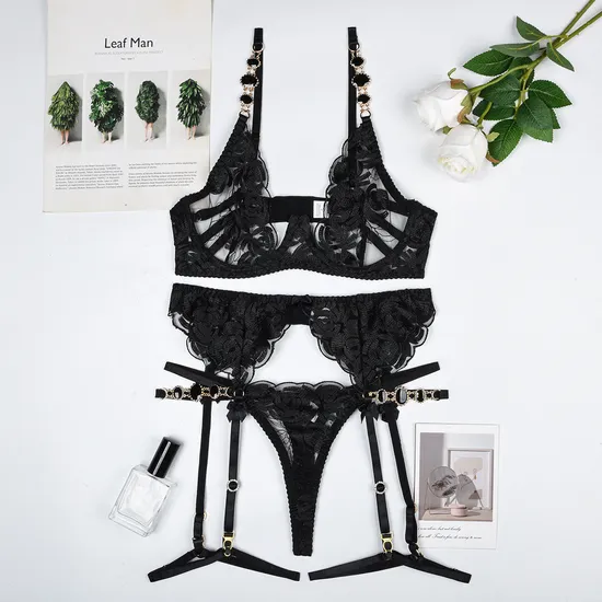 Wholesale Erotic Chain Underwear Set for Woman Sexy Embroidery Lace Lingerie