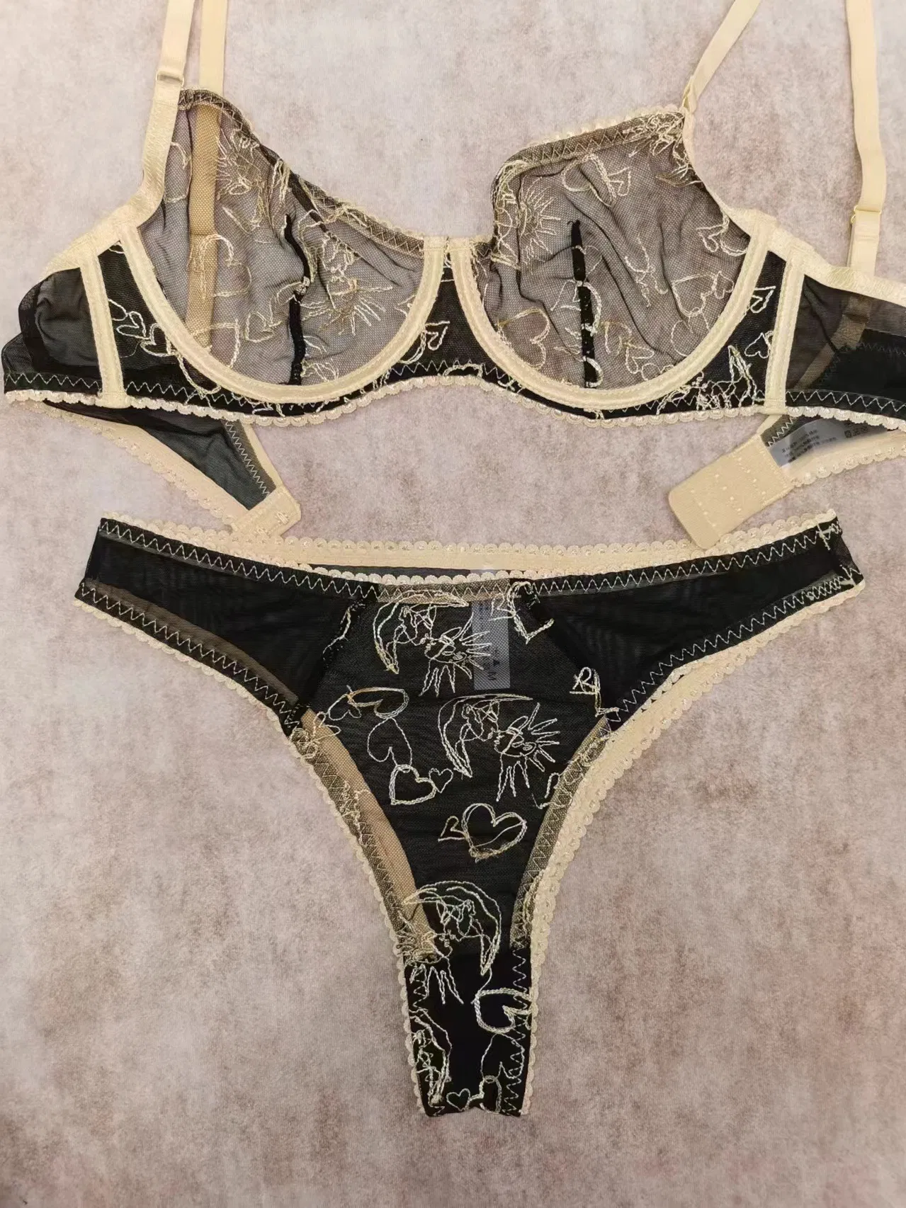 2025 Sexy Romantic Underwear Ultra-Thin Wholesale Embroidered Lace Bra Set Lingerie