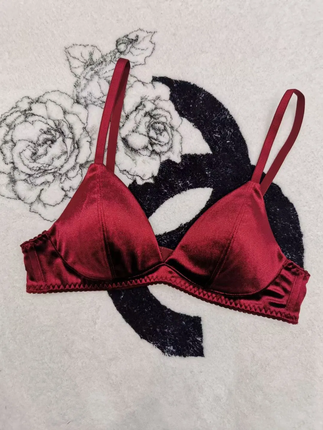 Hot Sell Underwear for Women Soft Bra Wholesale French Thin Velvet Triangular Cup Ultra-Thin Romantic Set Sexy Lingerie