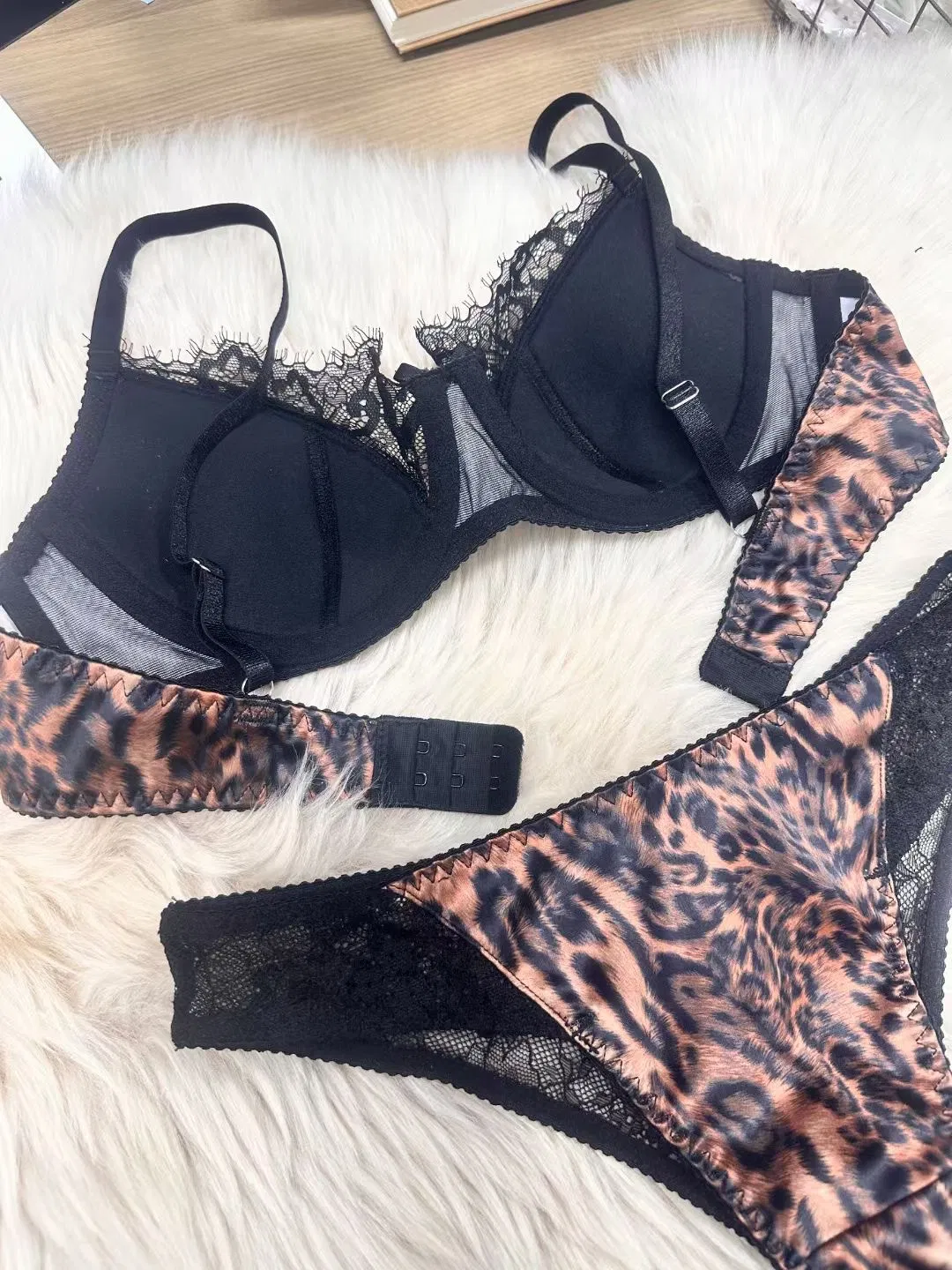 2025 Wholesale Cotton Leopard Print Lace Romantic Anti-Sagging Breathable Women Soft Bra Ultra-Thin Set Sexy Underwear Lingerie