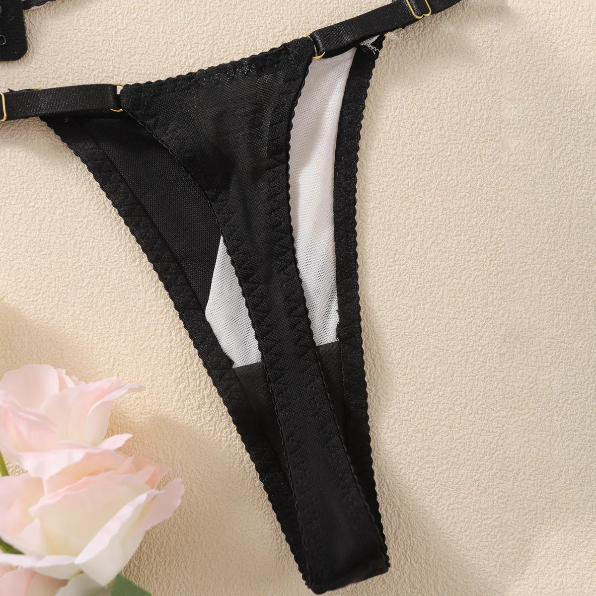 Wholesale Contrasting Colors Woman Underwear Set Sexy See Through Feather Chains Lingerie