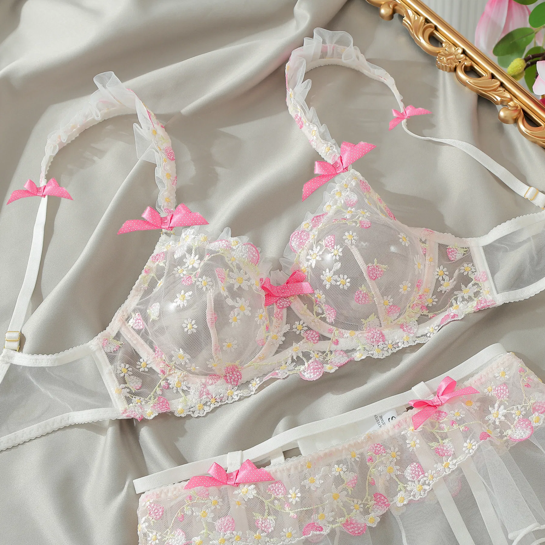 Wholesale See-Through Underwear Set for Woman Sexy Embroidery Lace Bow Tie Lingerie