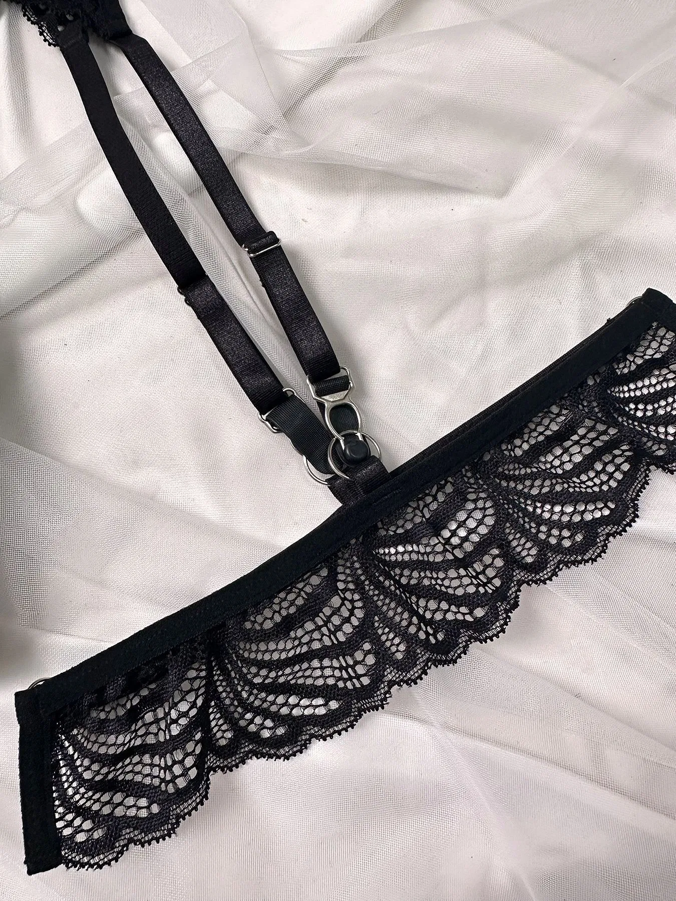 Wholesale Embroidery Lace Underwear Set Sexy Suspenders Cross Hollow out Lingerie