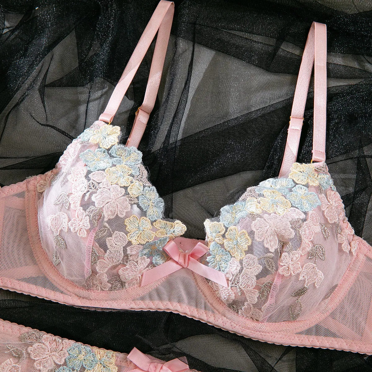 Wholesale Flower Embroidery Underwear Set Sexy Delicate Perspective Mesh Three-Piece Lingerie