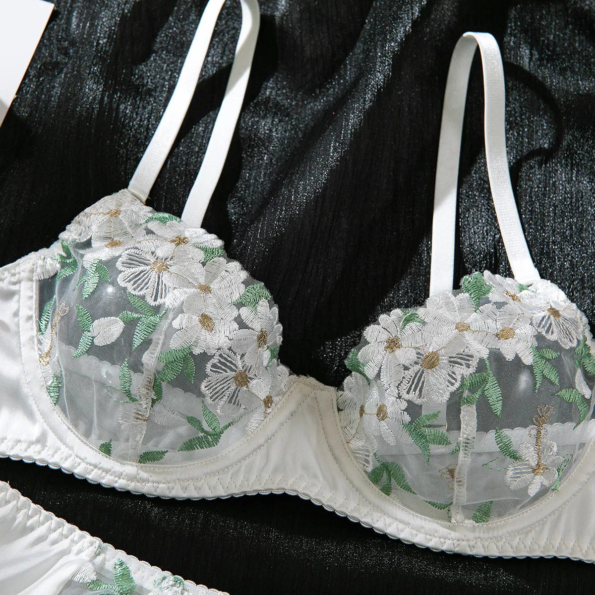 High Quality Women Floral Embroidery Underwear Sexy See-Through Mesh Lingerie