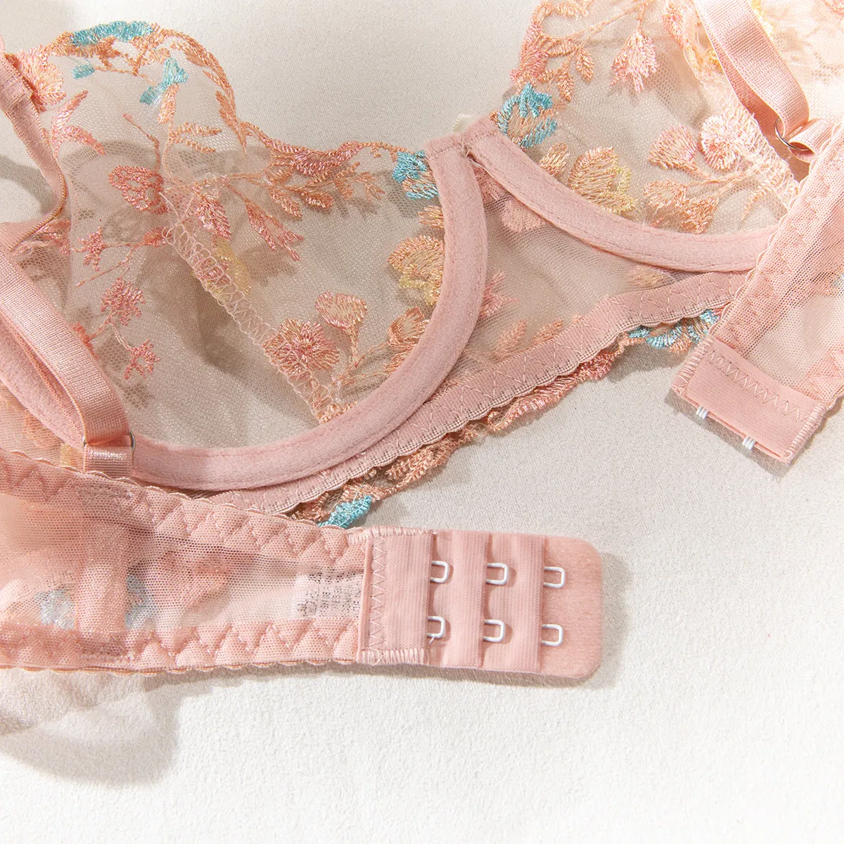 Hot Selling Embroidered Floral Lace Bra and Panty Set Sexy See-Through Mesh Woman Lingerie