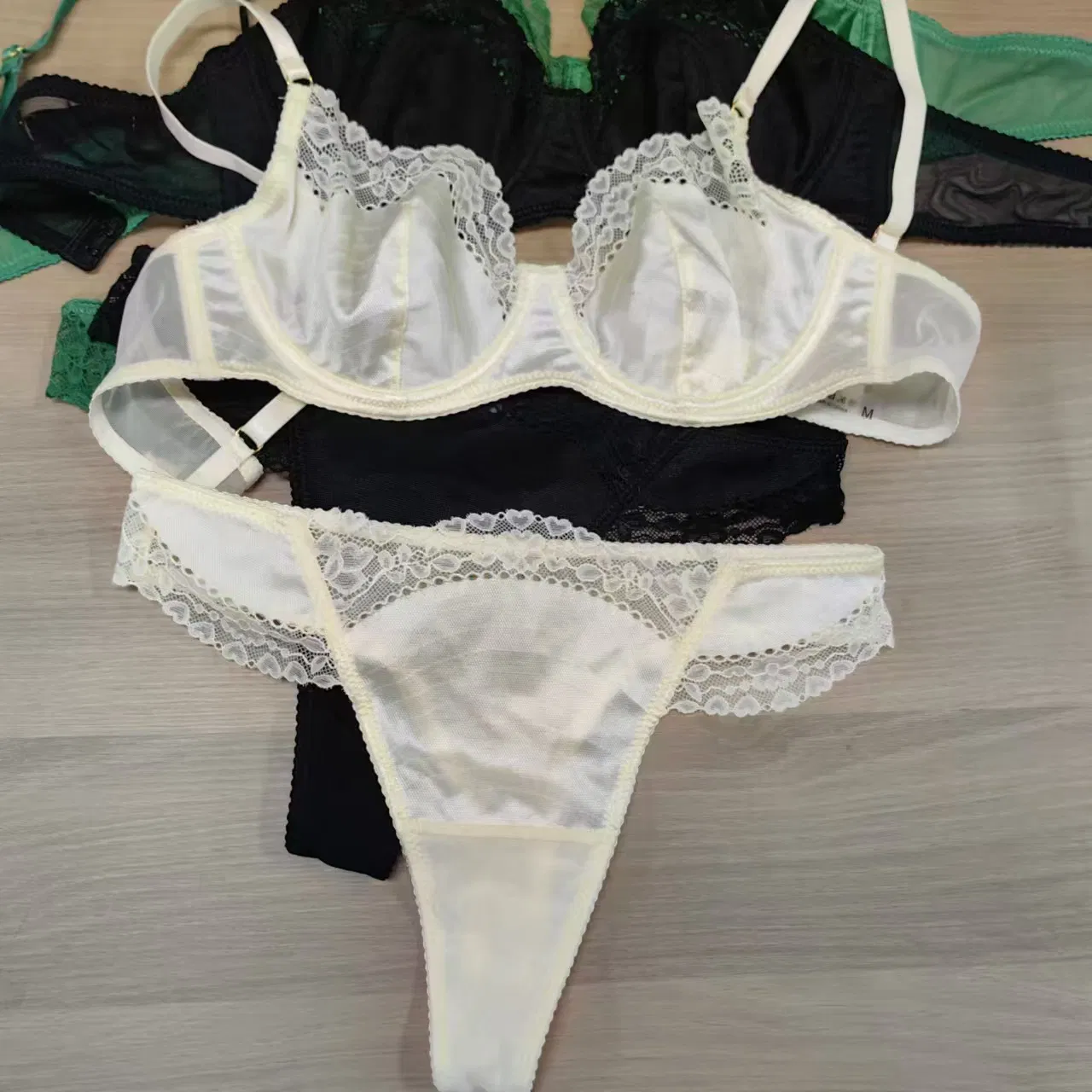 Hot Sell French Embroidery Lace Trim Breathable Ultra-Thin Seduction for Women Bra Set Underwear Sexy Lingerie