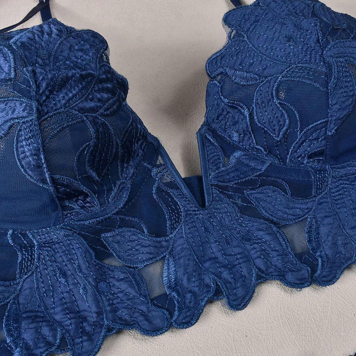 Wholesale French Deep V Embroidery Patchwork Mesh Lace Ultra-Thin Bra Set Underwear Sexy Lingerie