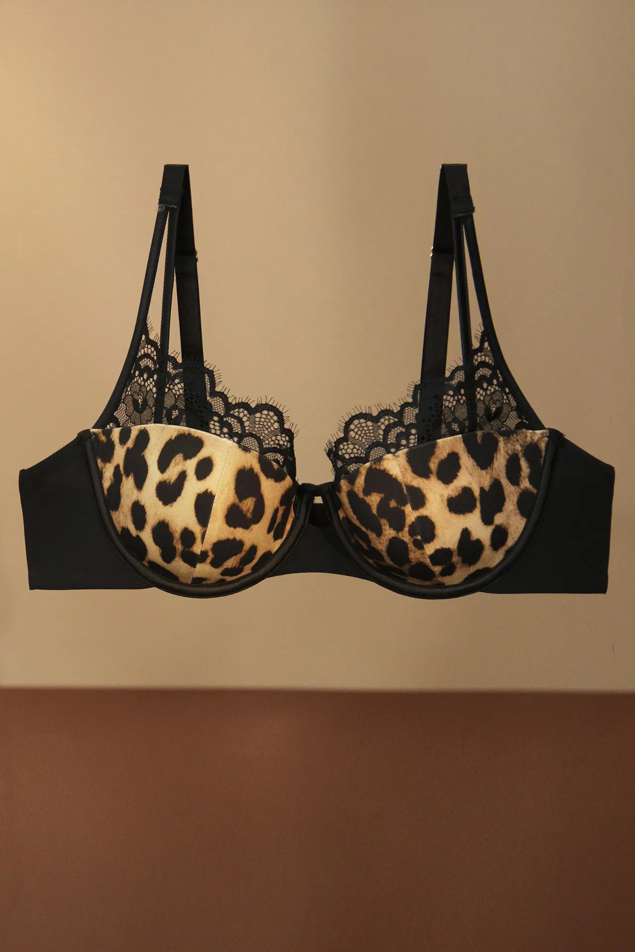 2025 Wholesale French Ultra-Thin Lace Patchwork Set for Women Bra Underwear Sexy Lingerie