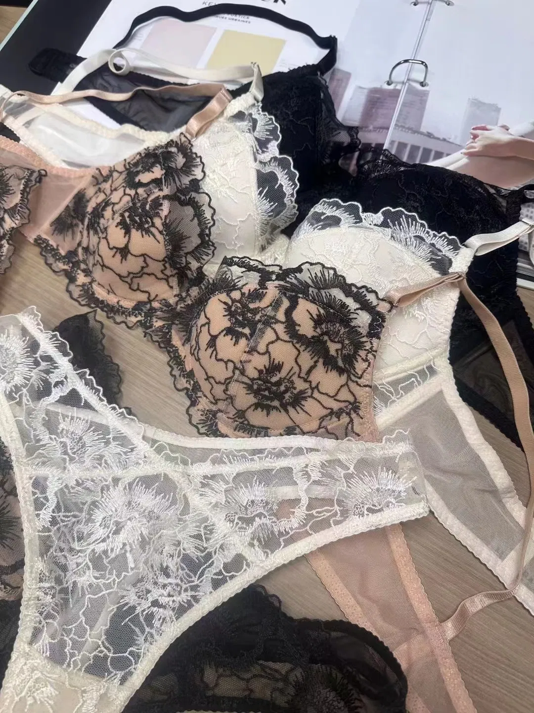 2025 Wholesale French Jacquard Embroidered Lace Trim Sexy Underwear Ultra-Thin Breathable Bra Lingerie