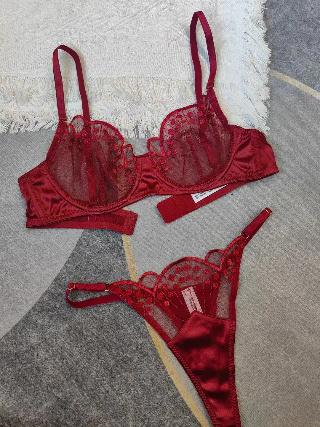 Sexy for Women French Ultra-Thin Embroidered Undeawear Lace Bra Set Wholesale Lingerie