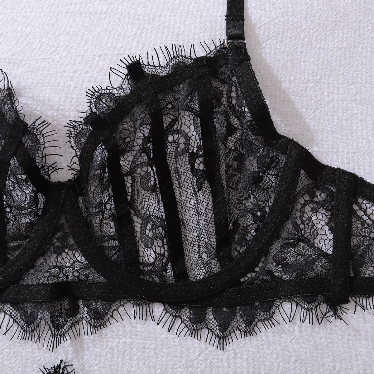 Wholesale See-Through Mesh Women Underwear Set Sexy Feather Embroidery Lace Lingerie