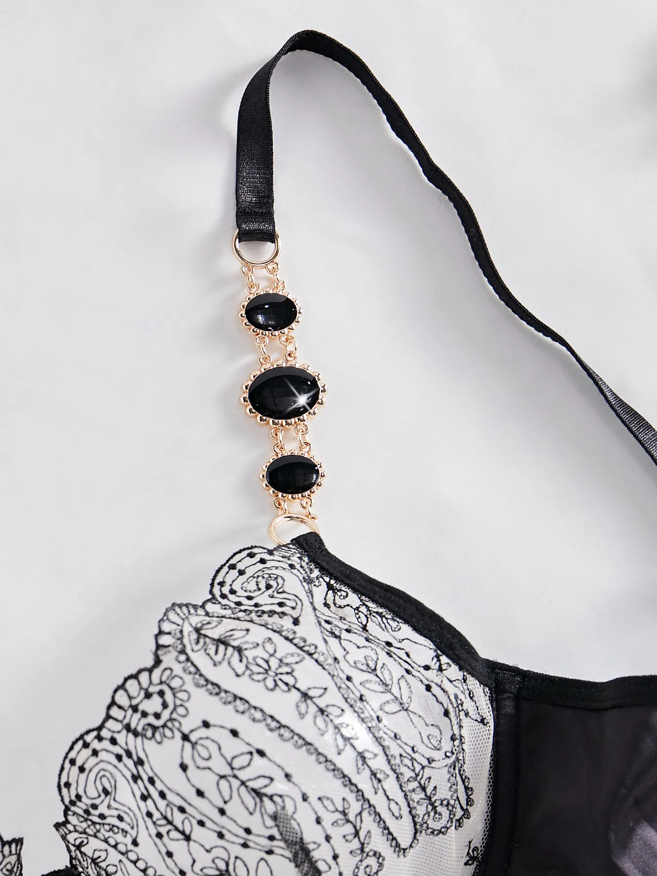 New Arrival Erotic Embroidered Lace Bra Set Sexy See-Through Woman Lingerie