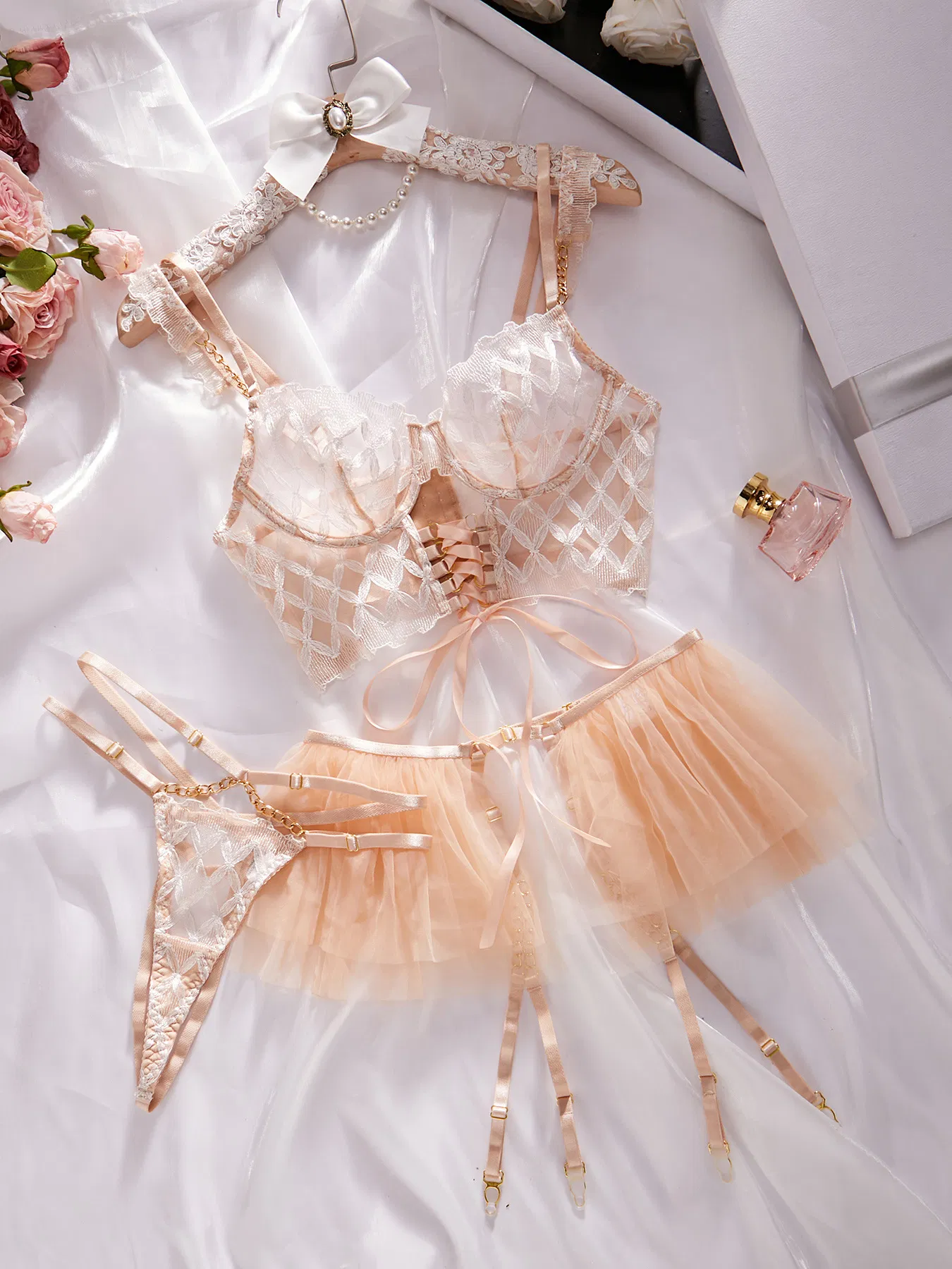 Hot Style Chain Transparent Mesh Woman Bra Panty Set Sexy Embroidered Lace Skirt Lingerie