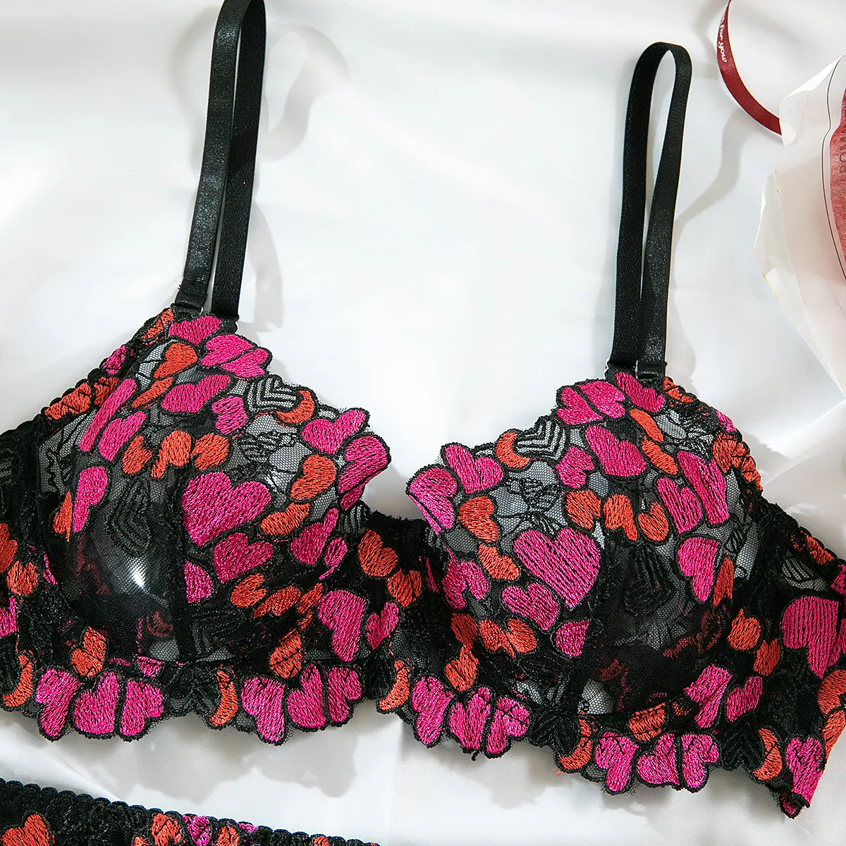 Sexy High Quality Heart-Shaped Embroidery Lace Bra Thong Set Hot Sell Garter Belt Woman Lingerie